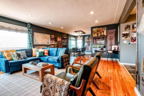 5 Bedroom Fun Themed Home 1 Block From The Lake With Boat Launch!